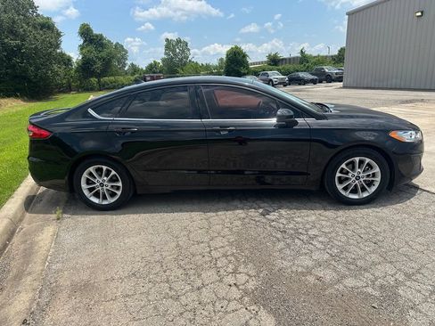 Used 2019 Ford Fusion SE FWD image 5