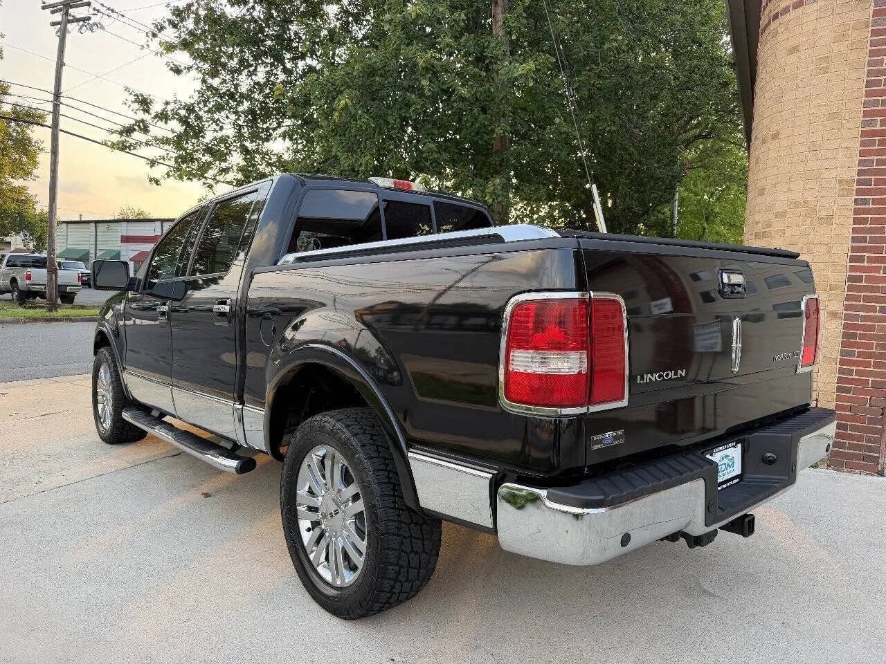 Used 2008 Lincoln Mark LT 4x4 image 19