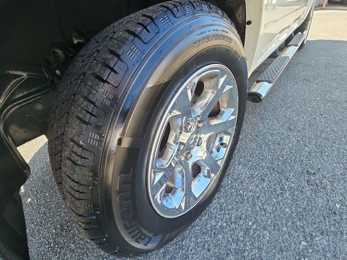 Used 2018 RAM 1500 Laramie w/ Convenience Group AWD/4WD image 18
