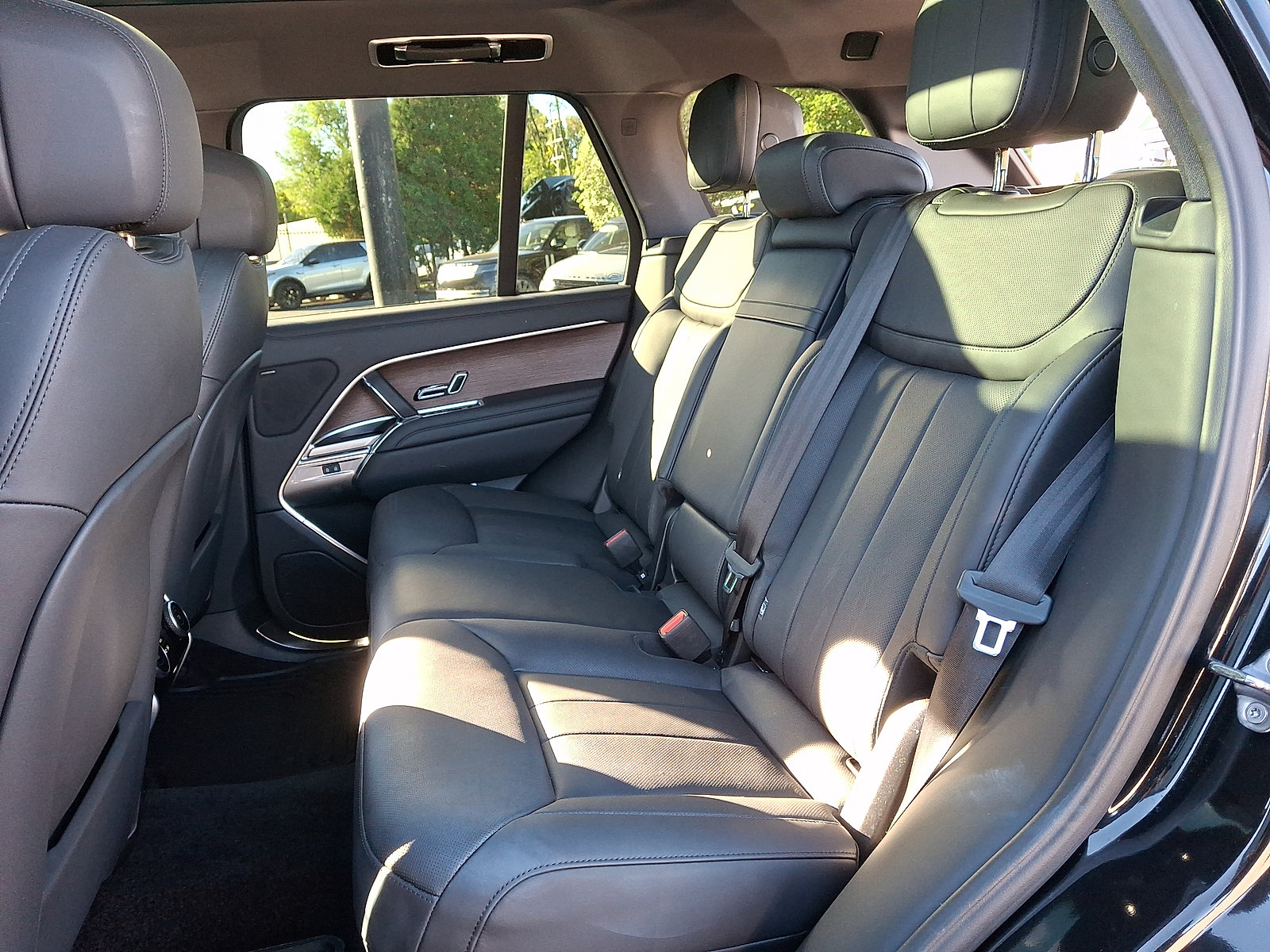 Certified 2025 Land Rover Range Rover SE AWD/4WD image 18