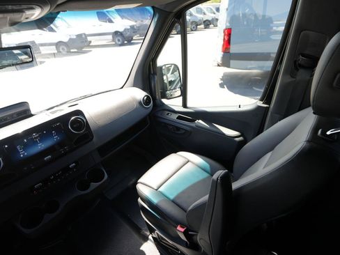 Used 2025 Mercedes-Benz Sprinter 2500 image 17