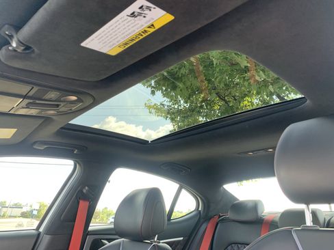 Used 2022 Genesis G70 3.3T RWD image 28