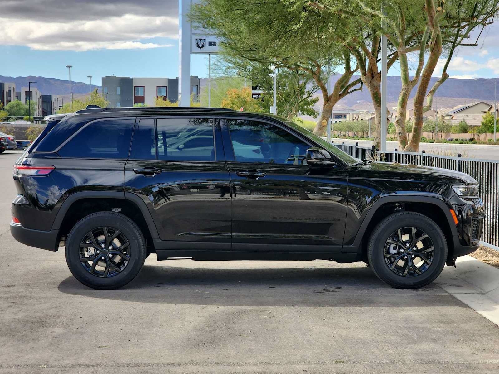 New 2026 Jeep Grand Cherokee Altitude AWD/4WD image 9