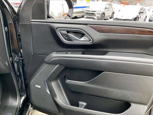 Used 2023 Chevrolet Suburban LT image 12