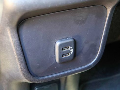 Used 2024 Chevrolet Equinox Premier FWD image 19