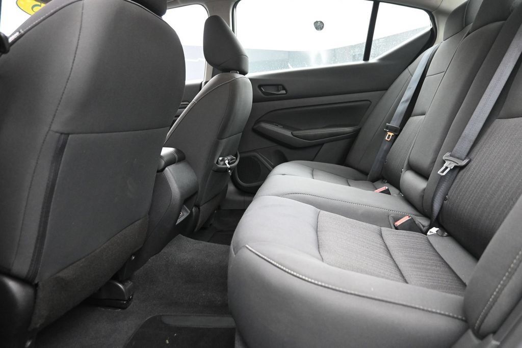 Used 2025 Nissan Altima 2.5 SV FWD image 11