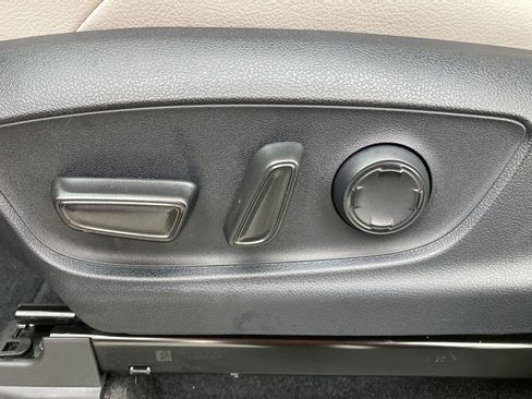 Certified 2025 Toyota Tacoma Limited image 14