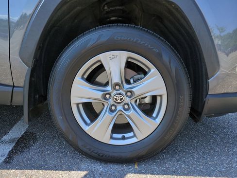 Used 2024 Toyota RAV4 XLE w/ Convenience Package FWD image 11