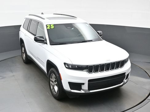 Used 2025 Jeep Grand Cherokee L Laredo w/ Trailer Tow Package AWD/4WD image 41