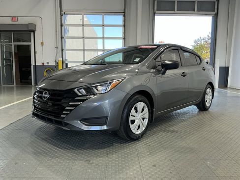 Used 2024 Nissan Versa S image 2