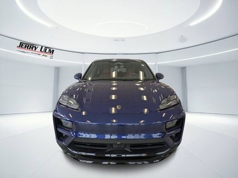 Used 2024 Porsche Macan Turbo Electric AWD/4WD image 9