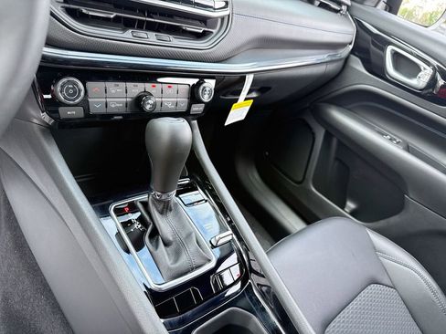 New 2026 Jeep Compass Latitude AWD/4WD image 18