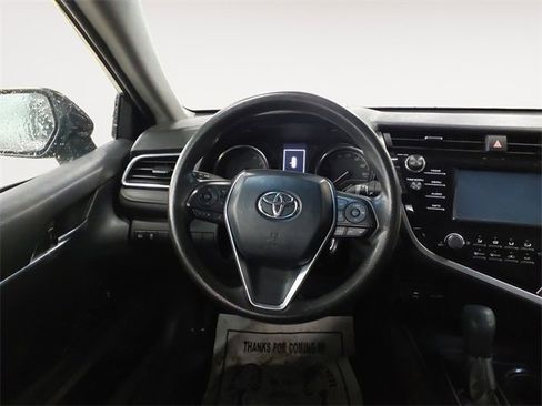 Used 2018 Toyota Camry LE image 12