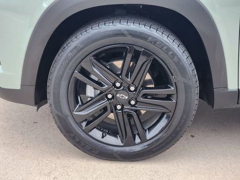 Used 2024 Chevrolet Trax ACTIV w/ Sunroof Package FWD image 17