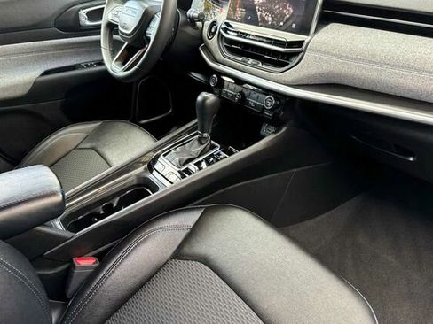 Used 2024 Jeep Compass Latitude image 13