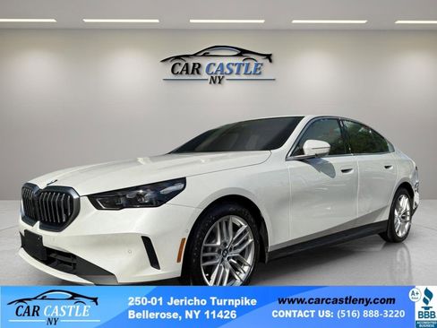 Used 2024 BMW 530i xDrive AWD/4WD image 1