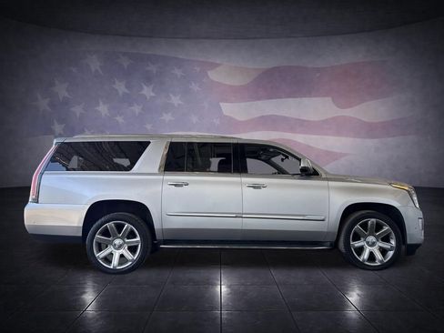 Used 2020 Cadillac Escalade ESV Luxury RWD image 6