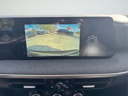 Certified 2025 Nissan Kicks SV AWD/4WD image 19