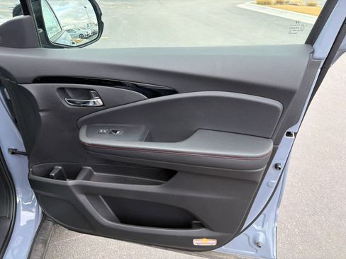 Used 2025 Honda Ridgeline Black Edition image 15