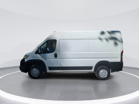 Used 2025 RAM ProMaster 2500 w/ Convenience Group FWD image 5