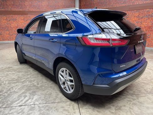 Used 2022 Ford Edge SEL w/ Convenience Package image 3