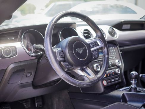 Used 2017 Ford Mustang GT RWD image 9