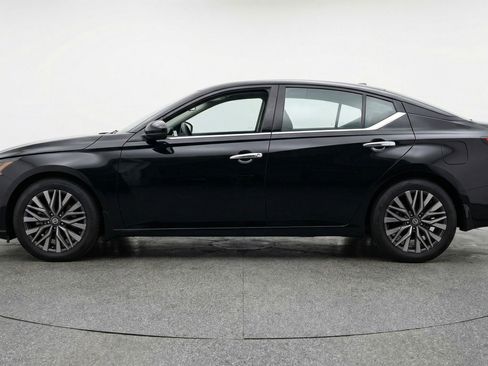 Used 2025 Nissan Altima 2.5 SV image 5