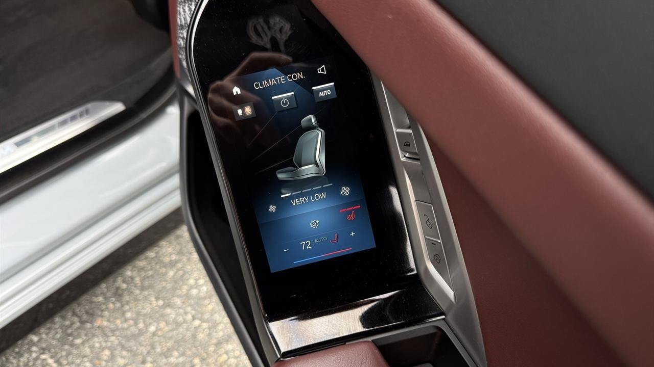 Used 2023 BMW i7 xDrive60 AWD/4WD image 45