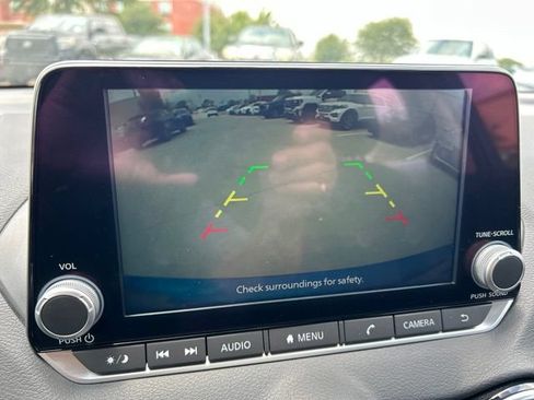 Used 2025 Nissan Sentra SV FWD image 11