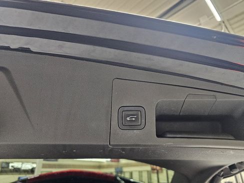 Used 2017 Cadillac XT5 Premium Luxury w/ LPO, Wheel Lock Package image 14