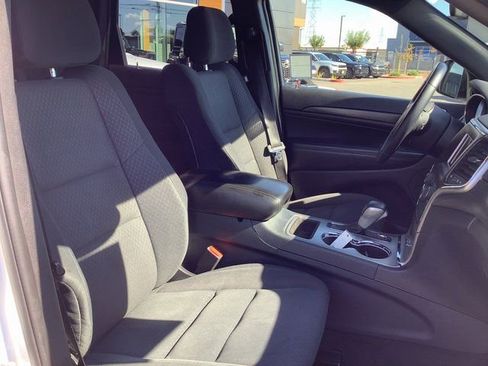 Used 2018 Jeep Grand Cherokee Laredo image 36