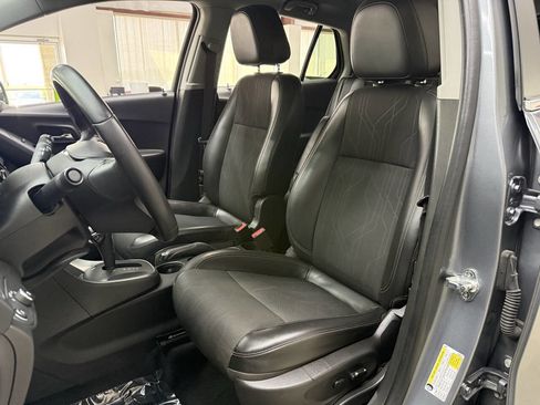 Used 2019 Chevrolet Trax LT w/ LT Convenience Package FWD image 11
