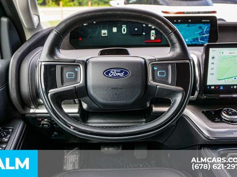 Used 2025 Ford Expedition Platinum AWD/4WD image 29