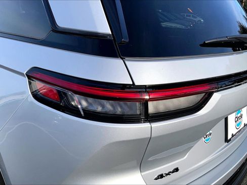 Certified 2024 Jeep Grand Cherokee Limited w/ Black Appearance Package image 26