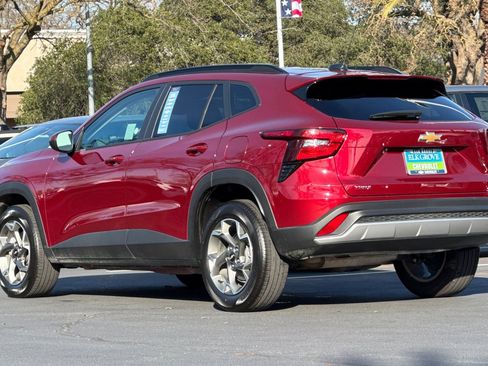 Certified 2025 Chevrolet Trax LT w/ LT Convenience Package image 5