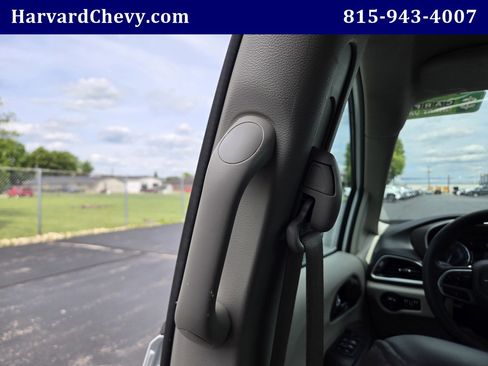 Used 2023 Chrysler Pacifica Touring-L FWD image 28