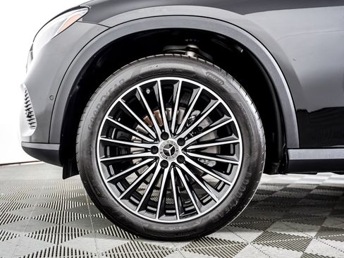 Certified 2025 Mercedes-Benz GLC 300 image 3