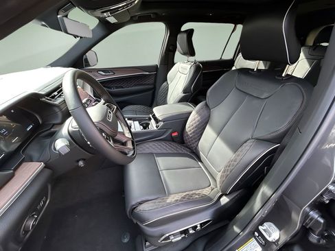 New 2025 Jeep Grand Cherokee L Summit image 17