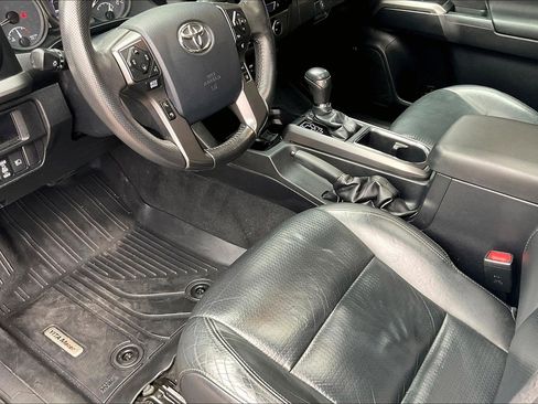 Used 2018 Toyota Tacoma TRD Sport image 14