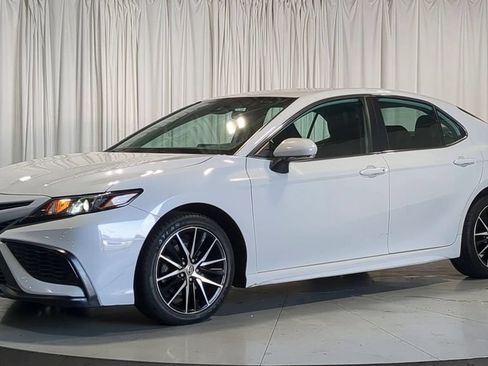 Used 2023 Toyota Camry SE FWD image 5