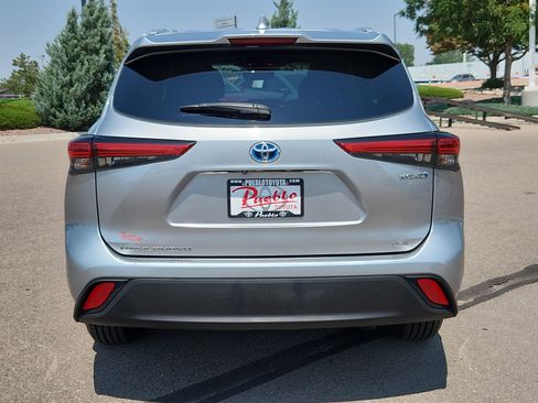 Used 2022 Toyota Highlander XLE FWD image 16