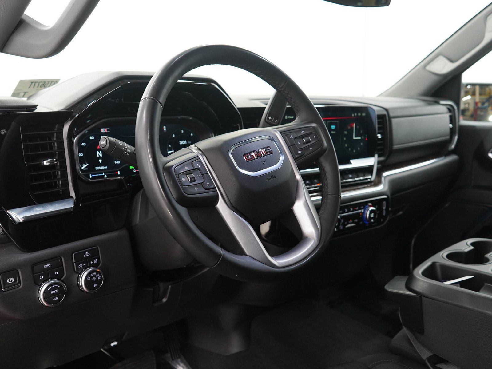 Used 2024 GMC Sierra 1500 Elevation w/ LPO, Elevation Black Package AWD/4WD image 25
