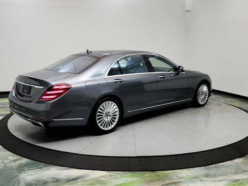 Used 2018 Mercedes-Benz S 560 Sedan w/ Premium Package image 5