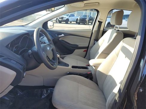 Used 2017 Ford Focus SE image 5