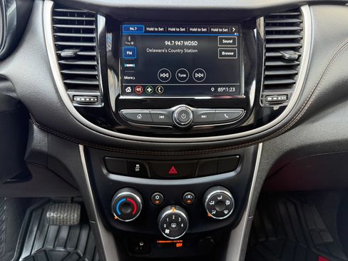 Used 2019 Chevrolet Trax LT AWD/4WD image 23