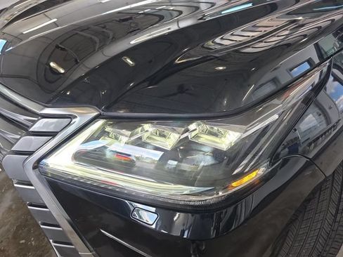 Used 2018 Lexus LX 570 4WD w/ Luxury Package image 35