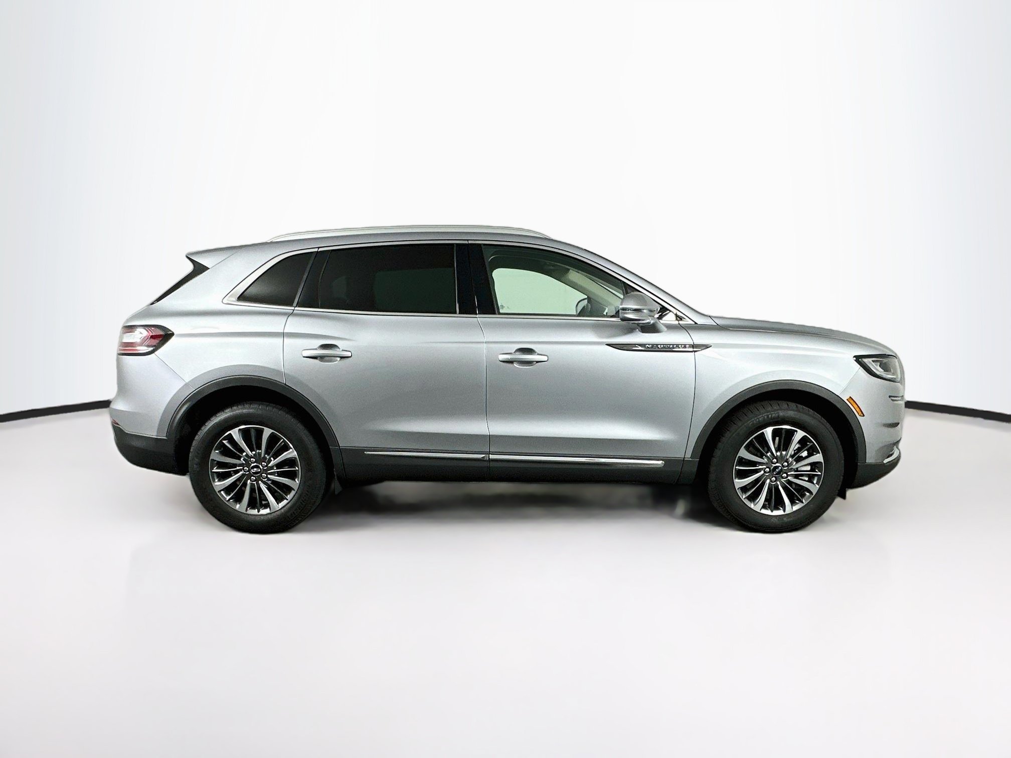 Used 2023 Lincoln Nautilus FWD w/ Premium Package image 10