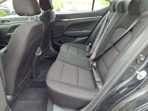 Used 2019 Hyundai Elantra SE w/ Cargo Package FWD image 5