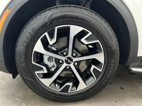 Used 2023 Kia Sportage EX image 30