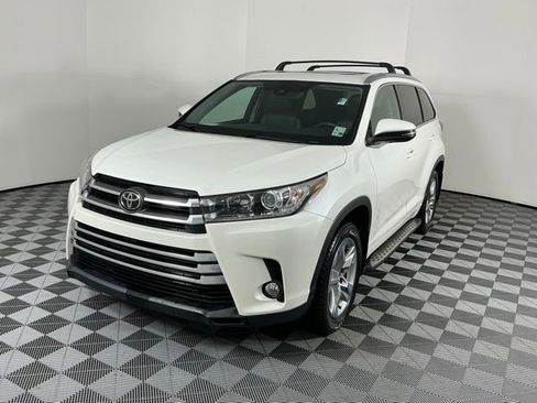 Used 2017 Toyota Highlander Limited FWD image 4